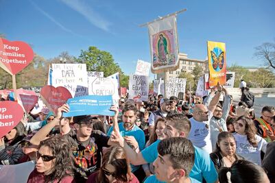 Corte de EU está dividida ante planes migratorios