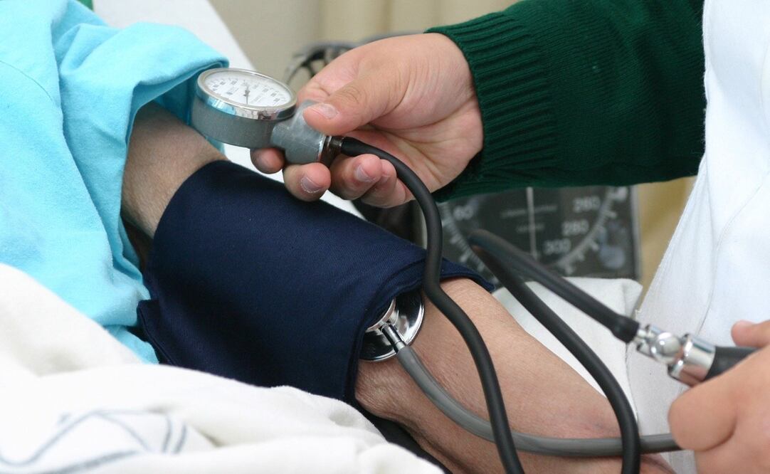 La diabetes, hipertensión, cáncer de mamá y cervicouterino son padecimientos que generan una presión financiera para el sistema de salud. (Foto: Archivo / El Universal)