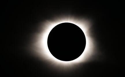 En vivo. El eclipse total de sol oscurece América del Sur