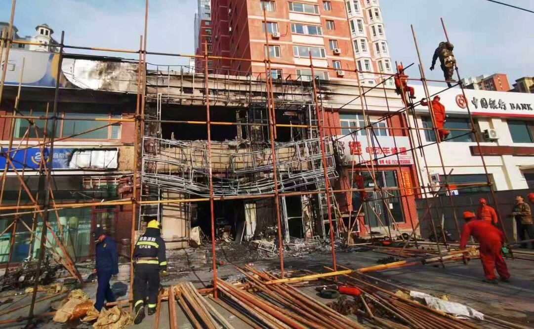 Incendio en restaurante de la ciudad de Liaoyang, en China. Foto: AP