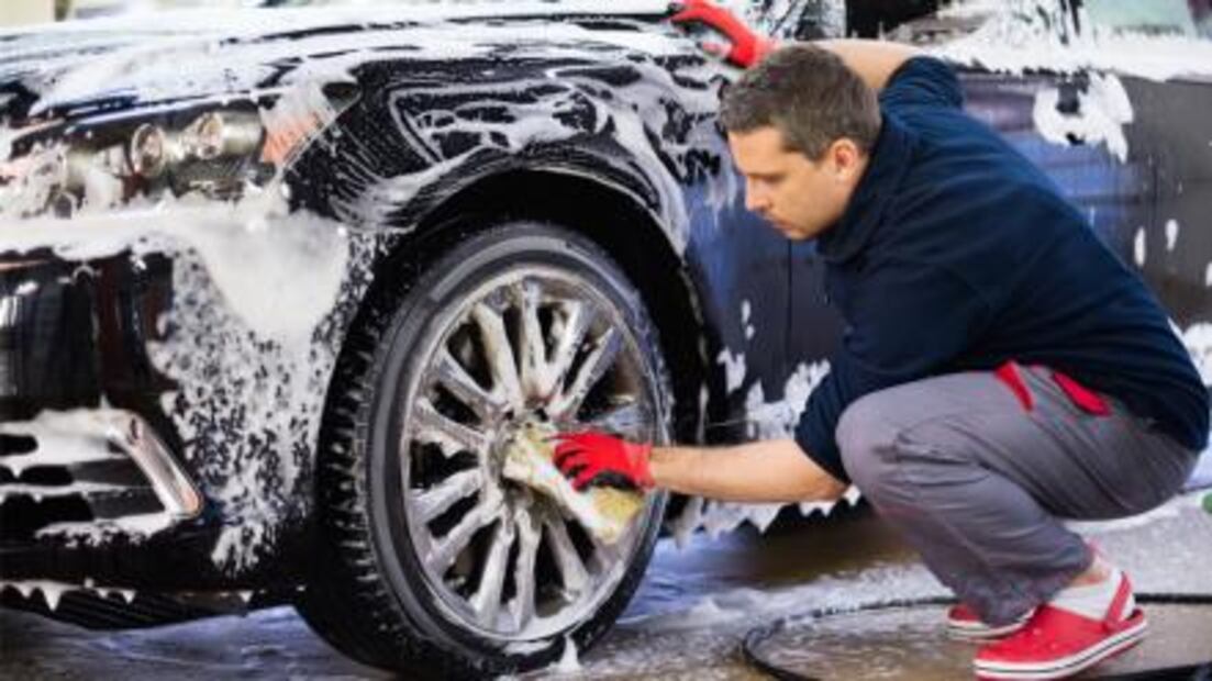 Errores que cometes al lavar tu coche 