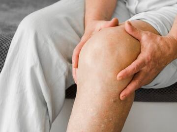 El sencillo ejercicio sin pesas para terminar con el dolor de rodillas, probado por un entrenador