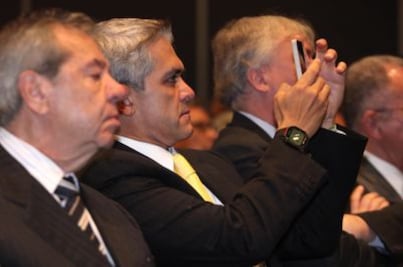 MAM decreta veda de redes sociales a funcionarios