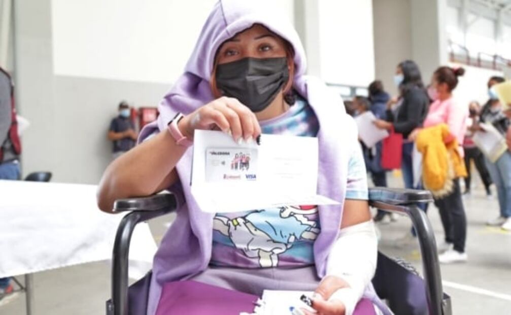 Entregan en Ecatepec 10 mil tarjetas de "La Valedora" a madres y padres solteros 