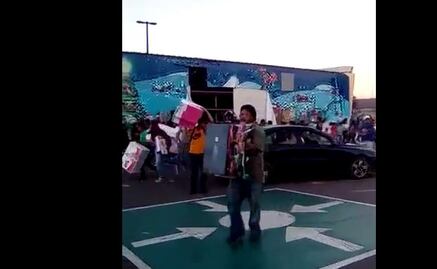 Video. Captan saqueo de juguetes en tienda de Ecatepec 