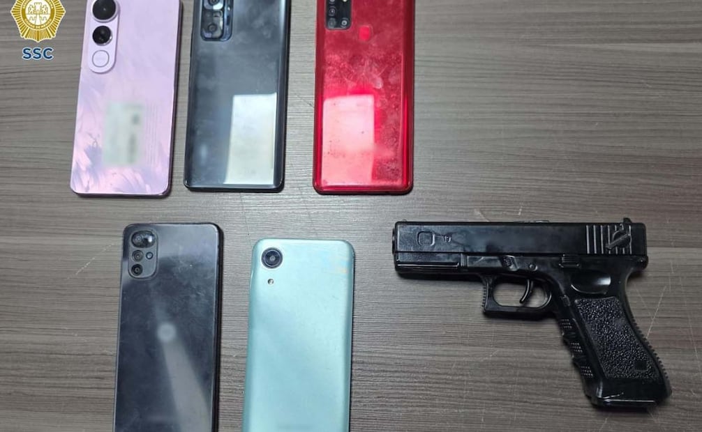 Detienen a dos personas posiblemente relacionadas con robo de dinero en la alcaldía Álvaro Obregón.
Foto: Especial.