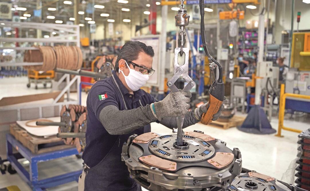 De acuerdo con la ANPACT, la fabricación de tractocamiones fue la más afectada, con una caída de 29% en septiembre. Foto: ARCHIVO EL UNIVERSAL