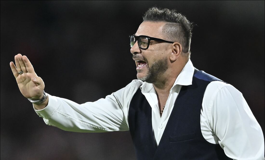 Antonio Mohamed es el nuevo entrenador del Toluca; el 'Turco regresa a México y así fue presentado - Foto: Imago7
