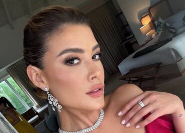 Michelle Salas brilla con vestido blanco de escote pronunciado