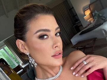 Michelle Salas brilla con vestido blanco de escote pronunciado