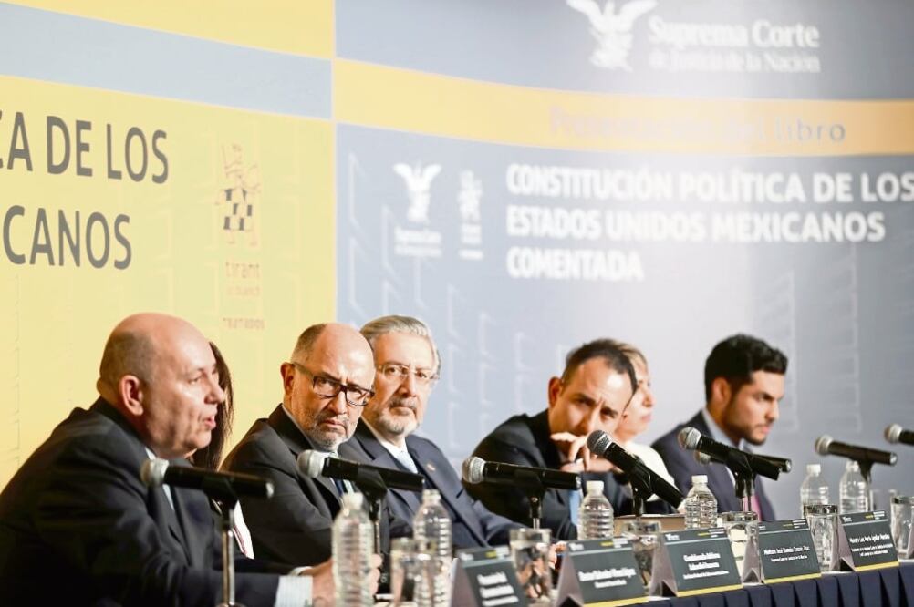 Ministros de la Corte participaron en la presentación del libro Constitución Política de los Estados Unidos Mexicanos comentada (VALENTE ROSAS. EL UNIVERSAL)