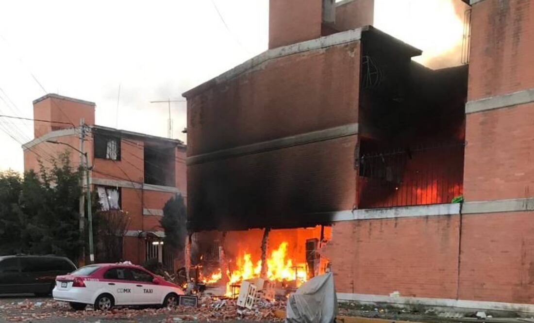 Al sitio se trasladaron los servicios de emergencia para ofrecer ayuda a los inquilinos. Foto: Especial