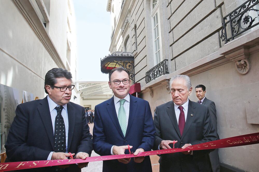 Ricardo Monreal, delegado en Cuauhtémoc; Luis Videgaray, titular de la SHCP, y Joel Ayala, presidente de la FSTE (JUAN CARLOS REYES. EL UNIVERSAL)