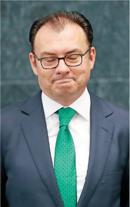 Luis Videgaray Caso presentó ayer su renuncia al cargo al frente de la Secretaría de Hacienda y Crédito Público, la cual fue aceptada por el presidente Enrique Peña Nieto, quien reconoció su labor (DARÍO LÓPEZ. AP)
