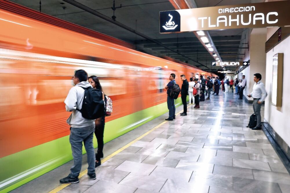 Con el ajuste a la tarifa se planeó reparar 105 trenes que estaban fuera de servicio en 2013, pero actualmente sólo ocho se han recuperado. (ARCHIVO EL UNIVERSAL)