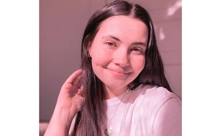 Tessa, la joven que es alérgica al agua; incluso sus lágrimas la lastiman