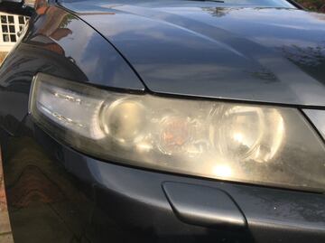 Por qué los faros de los autos se opacan