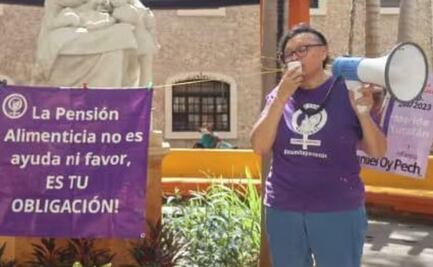 Colectivos se manifiestan en Parque de la Madre, Yucatán; exhiben deudores alimentarios en tendedero