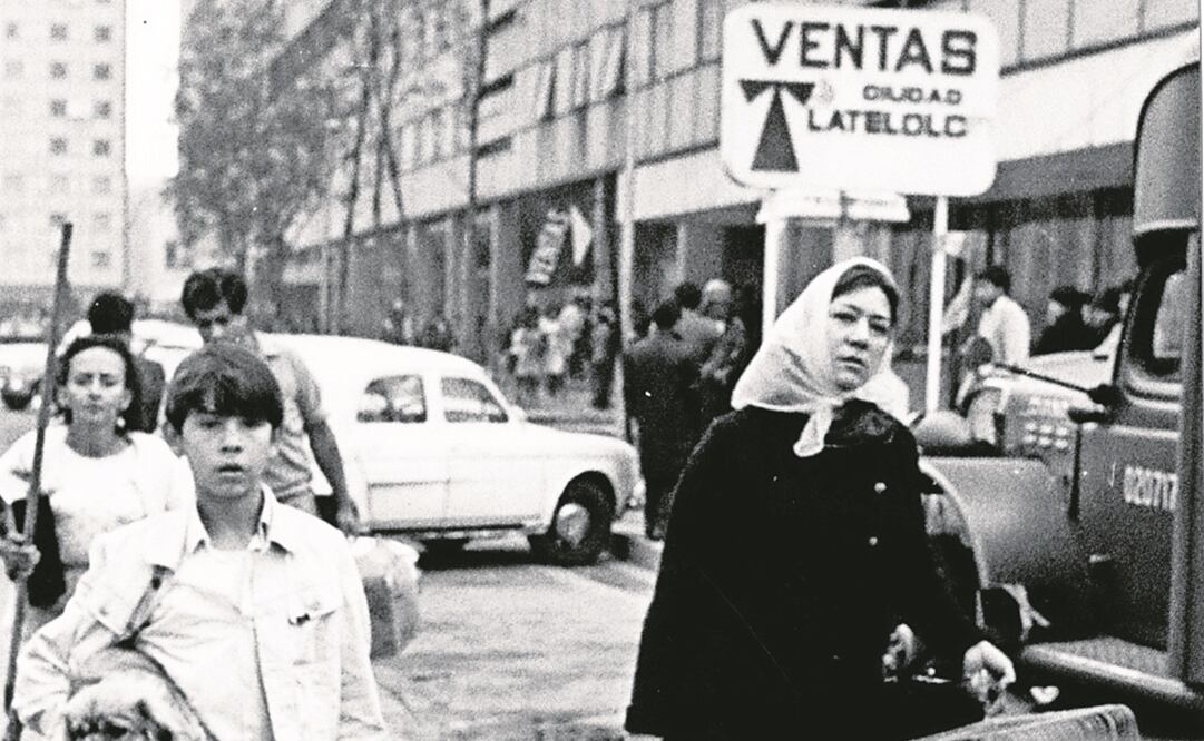Ante la violencia y el acoso del Ejército, vecinos de Tlatelolco empezaron a desocupar sus hogares, sólo con lo más importante. 
