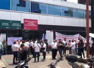 Trabajadores de funerarias cierran avenida Flores Magón; denuncian trámites engorrosos en Salud CDMX