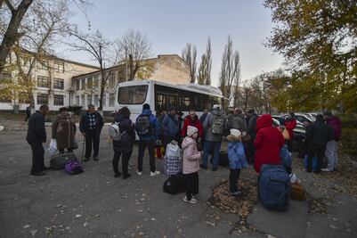 Prorrusos abandonan ciudad estratégica de Nueva Kajovka ante bombardeos ucranianos