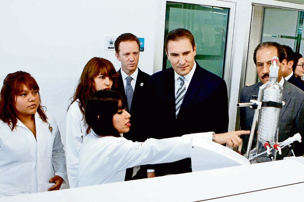 El mandatario Rafael Moreno Valle inauguró el edificio multilaboratorios 6 de la Benemérita Universidad Autónoma de Puebla (BUAP) (ESPECIAL)