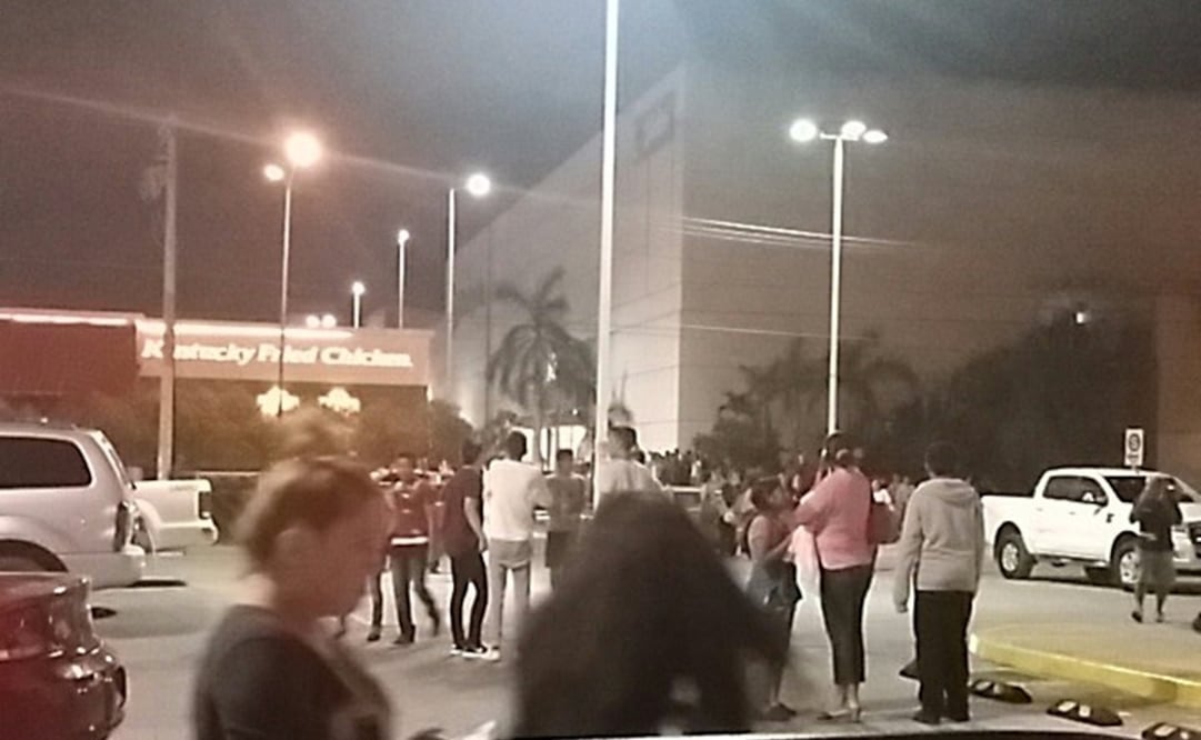 EL centro comercial La Gran Plaza fue evacuado en su totalidad. (FOTO: Tomada de Twitter Swiss Store Mexico @NavajasLa)