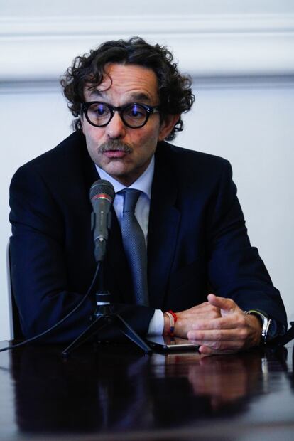 El Gober Precioso disfruta unas botellas en prisión