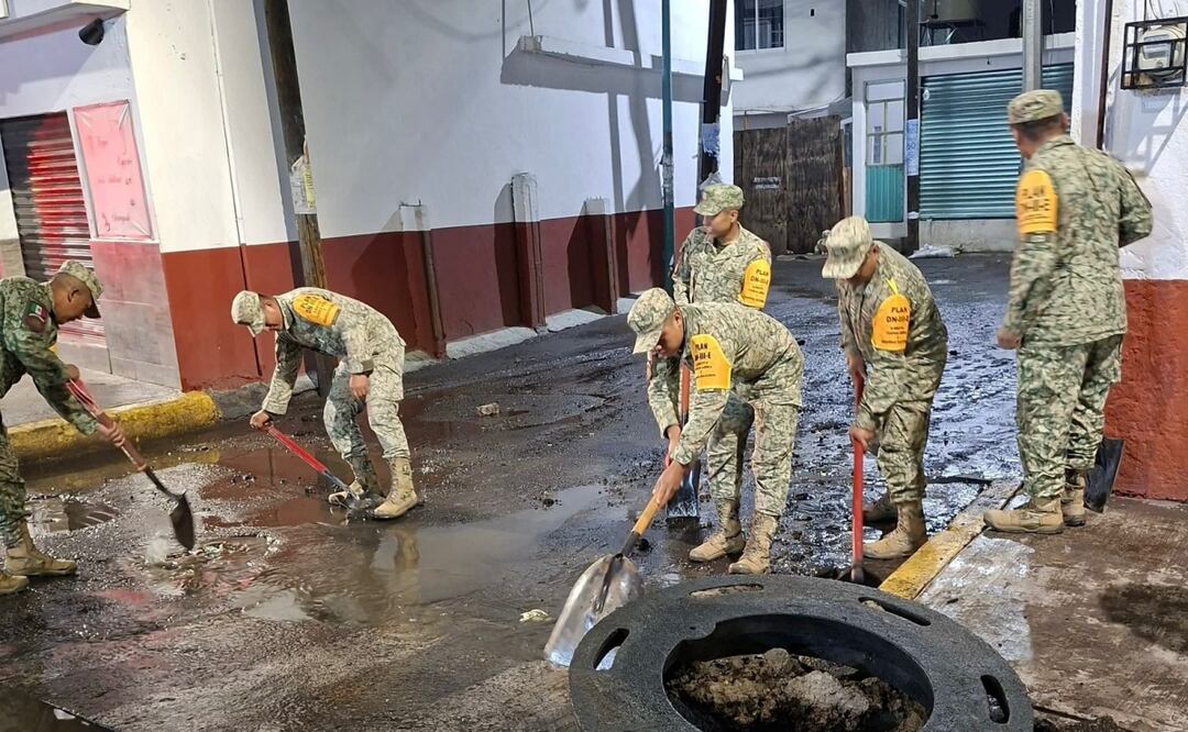 Xochimilco atiende afectaciones por lluvias; Ejército y alcaldía retiran lodo y escombros. Foto: Especial
