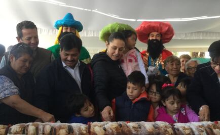 Sheinbaum comparte Rosca de Reyes de 85 metros con habitantes de GAM