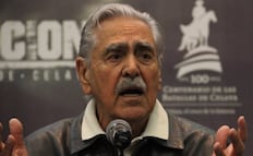 Eric del Castillo es operado de emergencia por arterias tapadas; su familia aún no le informa la muerte de Elsa Aguirre
