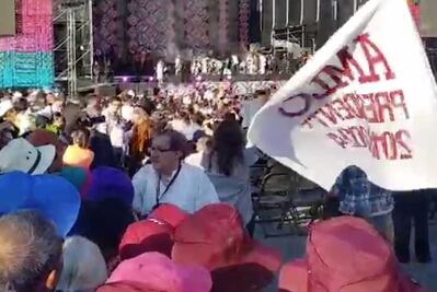 Así recibieron a Taibo II en el Zócalo