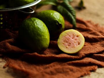 Consume vitamina C con esta receta de gelatina de guayaba