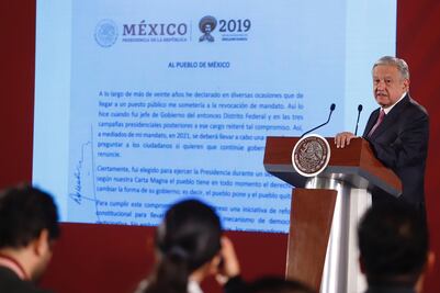 AMLO dice que certificará ante notario su compromiso de no reelección