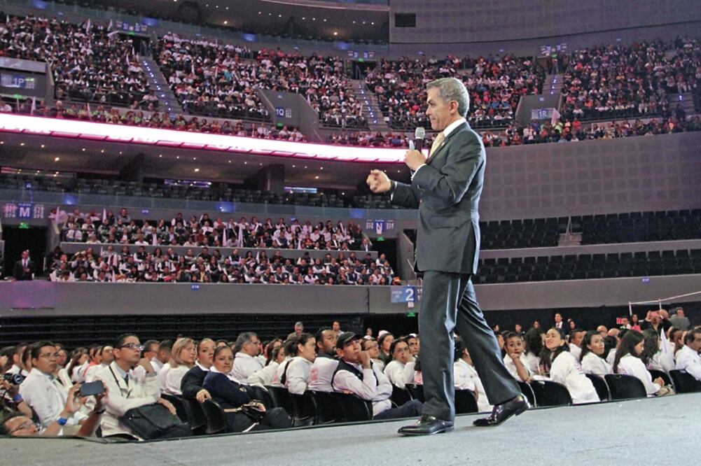 Con la Arena Ciudad de México abarrotada, Miguel Ángel Mancera destacó los avances del programa de salud (CARLOS MEJÍA. EL UNIVERSAL)