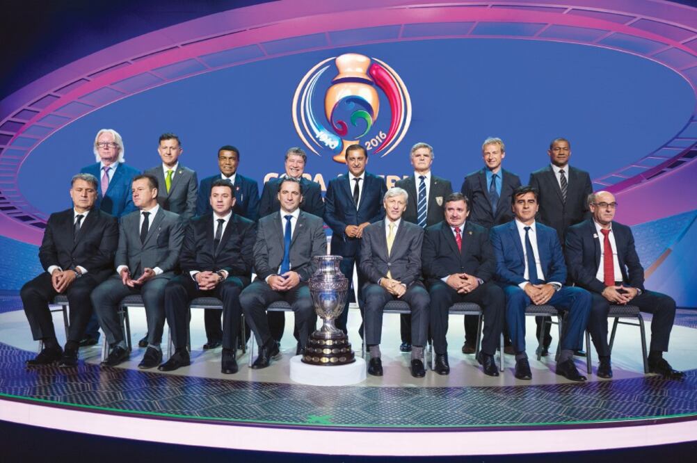 Los técnicos de las 16 selecciones participantes de la Copa América Centenario conocen ya a sus rivales, tras el sorteo celebrado ayer (CRAIG RUTTLE. AP)