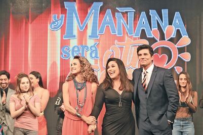 Vale y compañía festejan estreno   