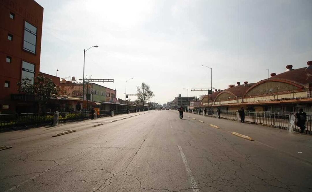 La mandataria capitalina comentó que la gran mayoría de los comerciantes no tuvieron problema para retirar sus puestos. Foto: tomada de Twitter @Claudiashein  