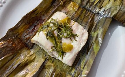 Lubina rayada con mole de macadamia