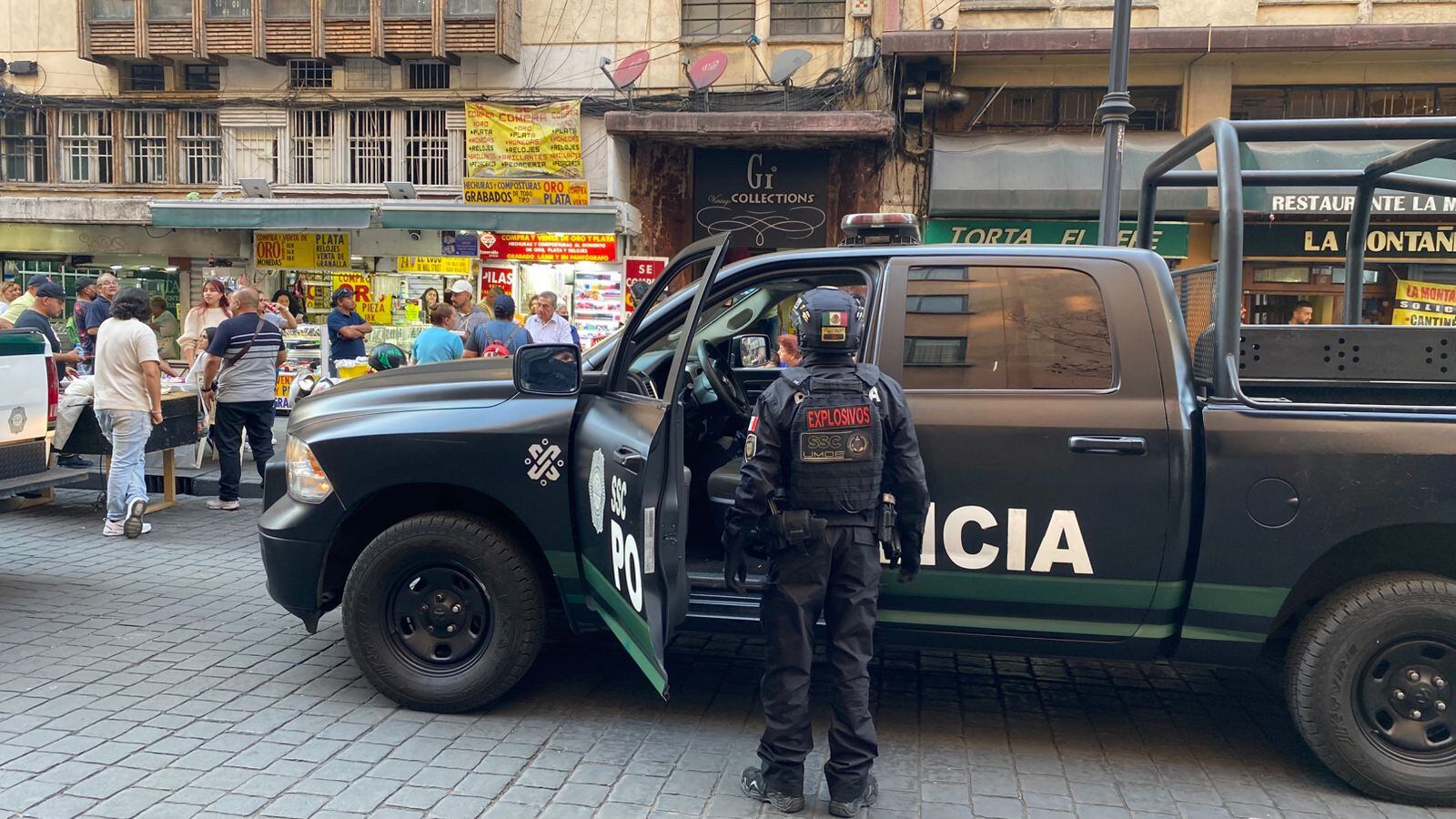Elementos de la Marina y de SSC desmantelan presunta fábrica de documentos  falsos a una calle de Palacio Nacional; hay 3 detenidos | El Universal