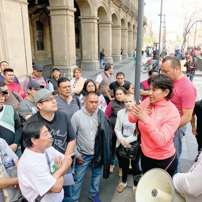 Los inconformes exigieron tres puntos: la destitución de varios mandos, esclarecimiento de 18 muertes de custodios y que se apliquen nuevamente los exámenes de confianza, pues en la última prueba 400 uniformados la reprobaron. ALAN RODRÍGUEZ. EL UNIVERSAL