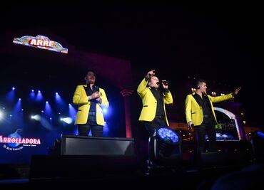 La tradición llegó al Festival Arre de la mano de La Arrolladora Banda el Limón y Los Cadetes de Linares