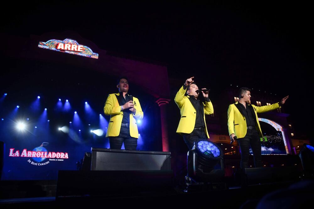 La Arrolladora Banda El Limón durante su participación en el festival de música regional "Arre HSBC 2023" celebrado en las instalaciones del Autódromo Hermanos Rodríguez. Foto: Cuartoscuro