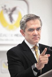 Responde Mancera a críticas de Navarrete
