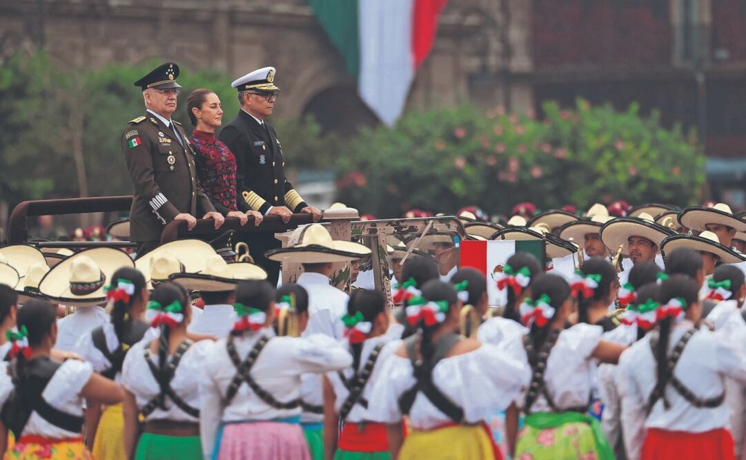 Frente a elementos de las Fuerzas Armadas y de la Guardia Nacional, la Mandataria destacó que México es un país libre y soberano. Foto: de DIEGO SIMÓN. EL UNIVERSAL