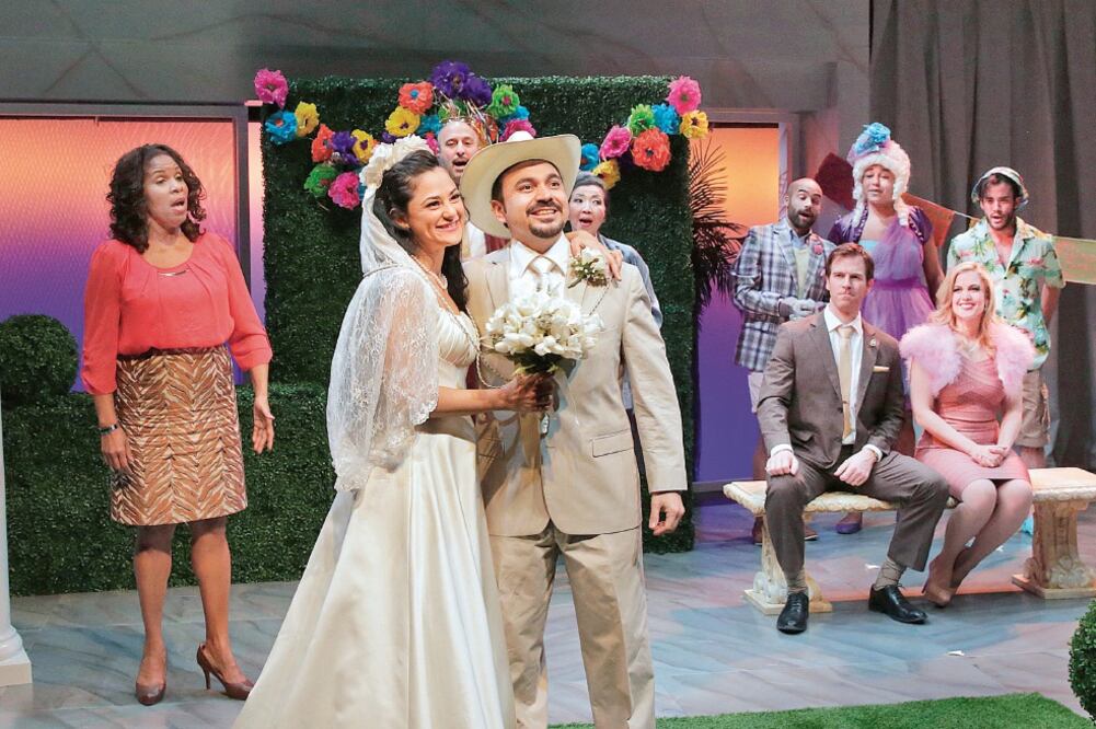 José Adán Pérez y Samarie Alicea en la obra Fígaro (90210) (FOTOS: CORTESÍA KEN HOWARD)