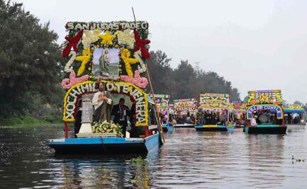 A bordo de las trajineras de Xochimilco, la reliquia de San Judas Tadeo sigue de visita por México