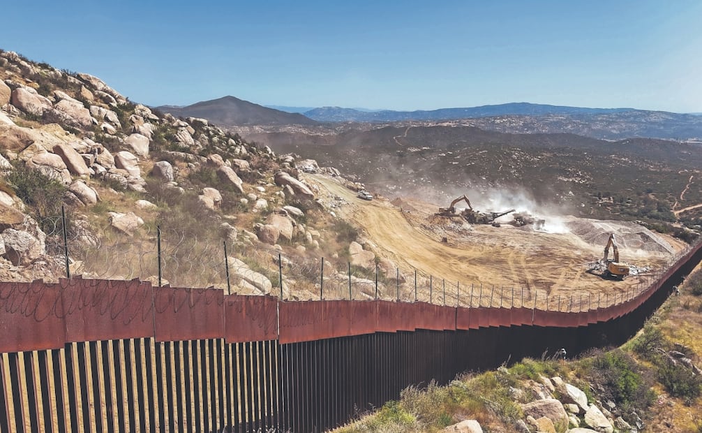 Desde febrero, el gobierno de EU dinamita las inmediaciones del cerro Cuchumá como parte de la construcción del muro fronterizo; expertos alertan que esto provoca una modificación irreversible del hábitat. Foto: Aimee Melo/ EL UNIVERSAL