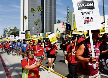 Huelga deja a Netflix con retrasos en rodajes y menor gasto