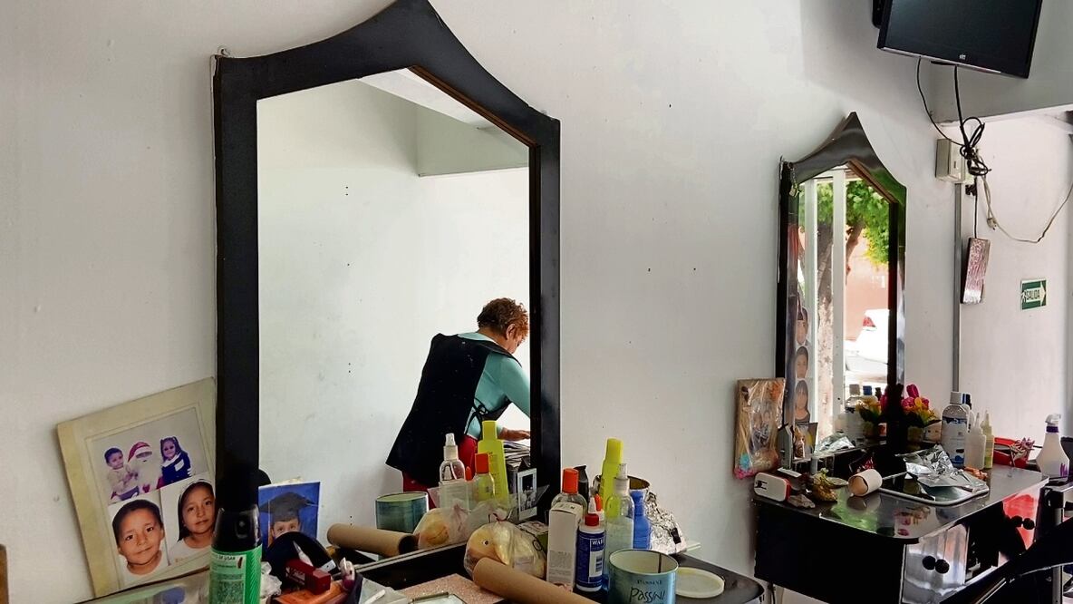 María no ha podido realizar algunos trabajos en su estética por falta de agua. Foto: Diego Montesinos EL UNIVERSAL